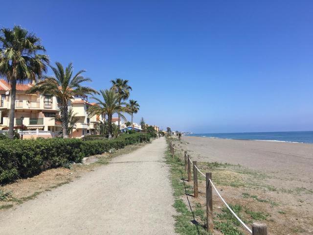 Apartamento 60 M2 En La Playa Torre de Benagalbon Eksteriør billede